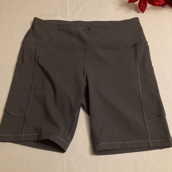 Luga Bike Shorts with Pocket - Picture 3 of 12